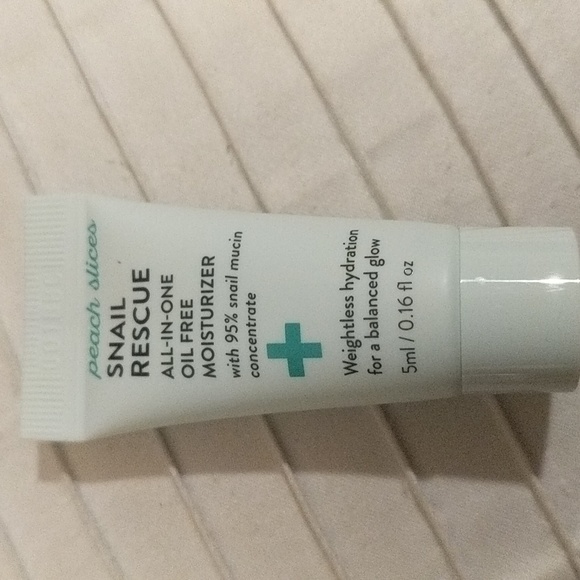 Oil Free Moisturizer - Picture 4 of 4